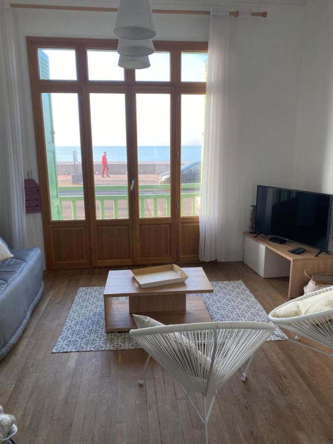 Villa Les Fleurs Appartement En Front De Mer Мер-ле-Бен Екстериор снимка