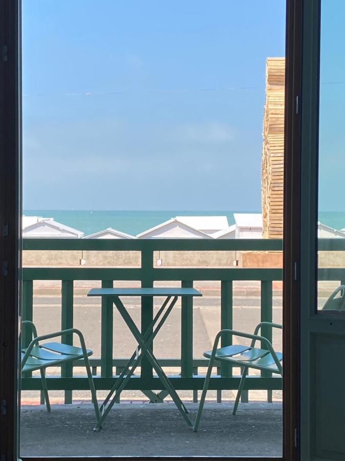 Villa Les Fleurs Appartement En Front De Mer Мер-ле-Бен Екстериор снимка